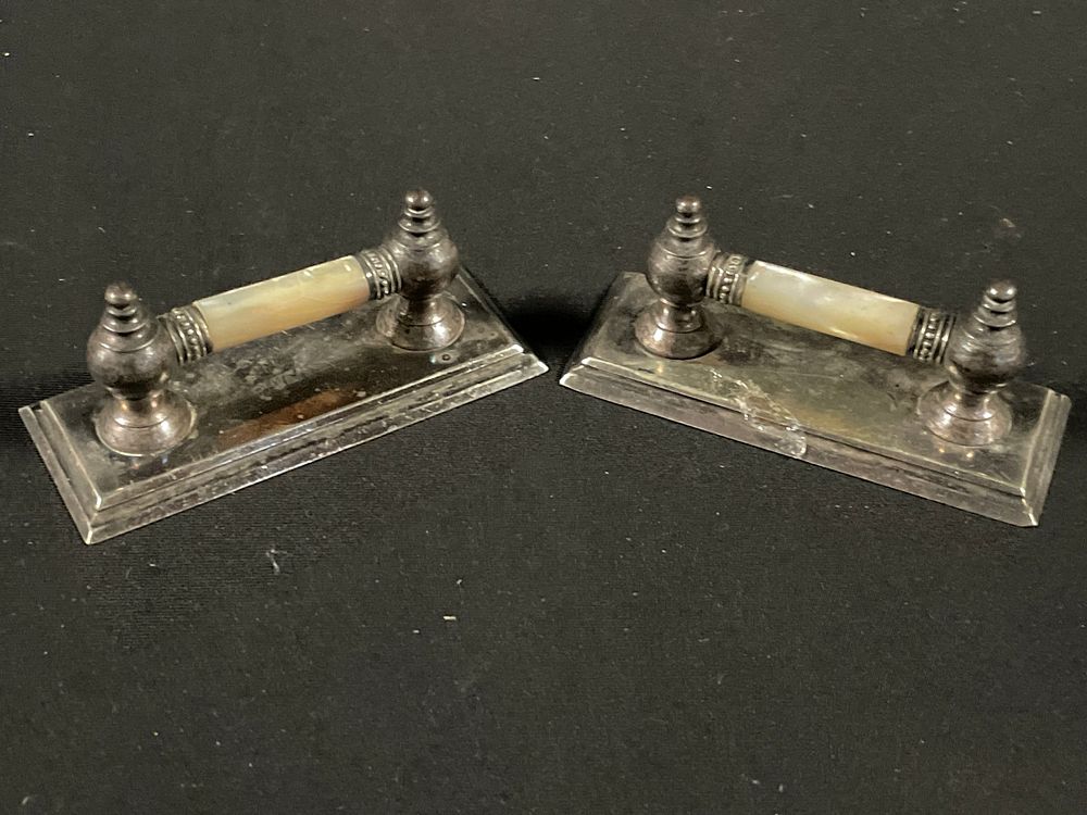 Lot 436: Pair of vintage knife rests with mother of...