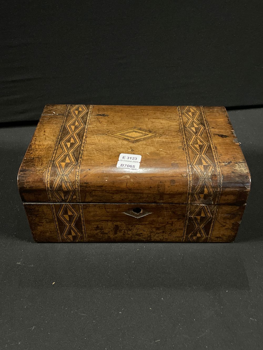 Lot 439: Antique inlaid jewellery box