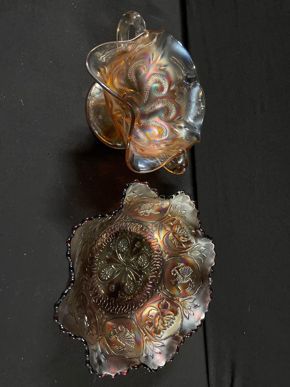 Lot 448: 2 x carnival glass dishes
