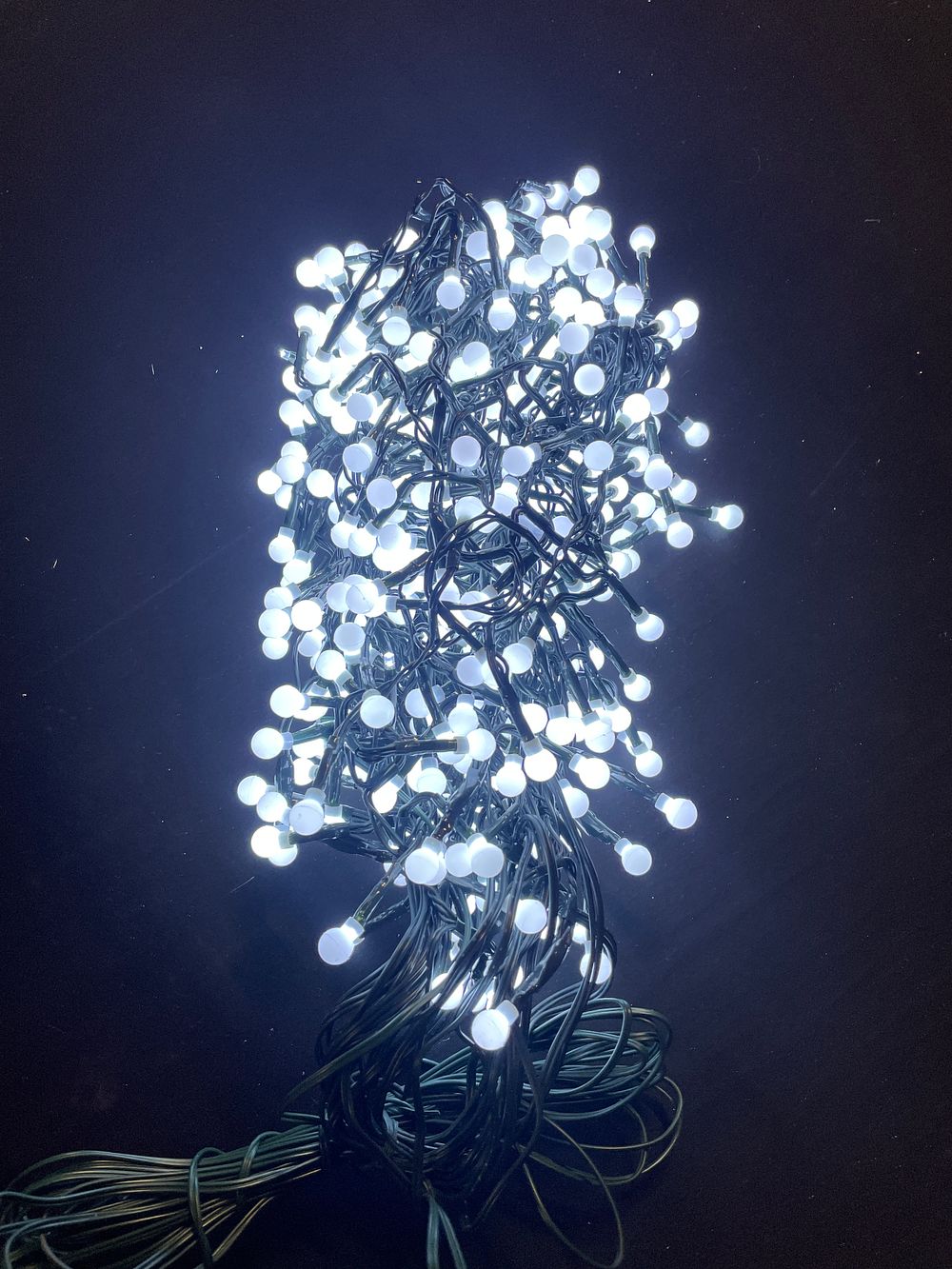 Lot 308: Christmas frosted cluster lights x 420