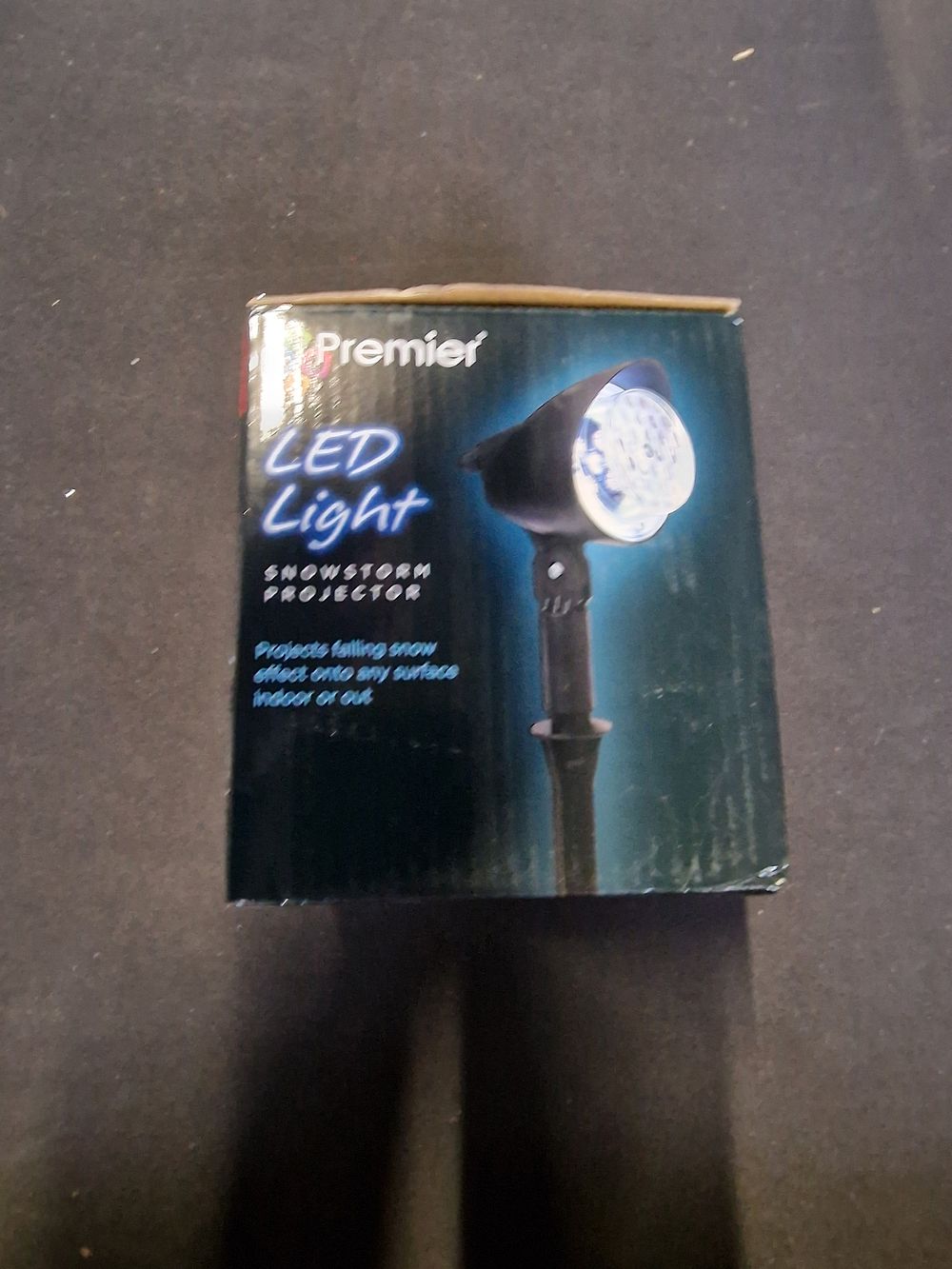 Lot 333: LED snowstorm projector light