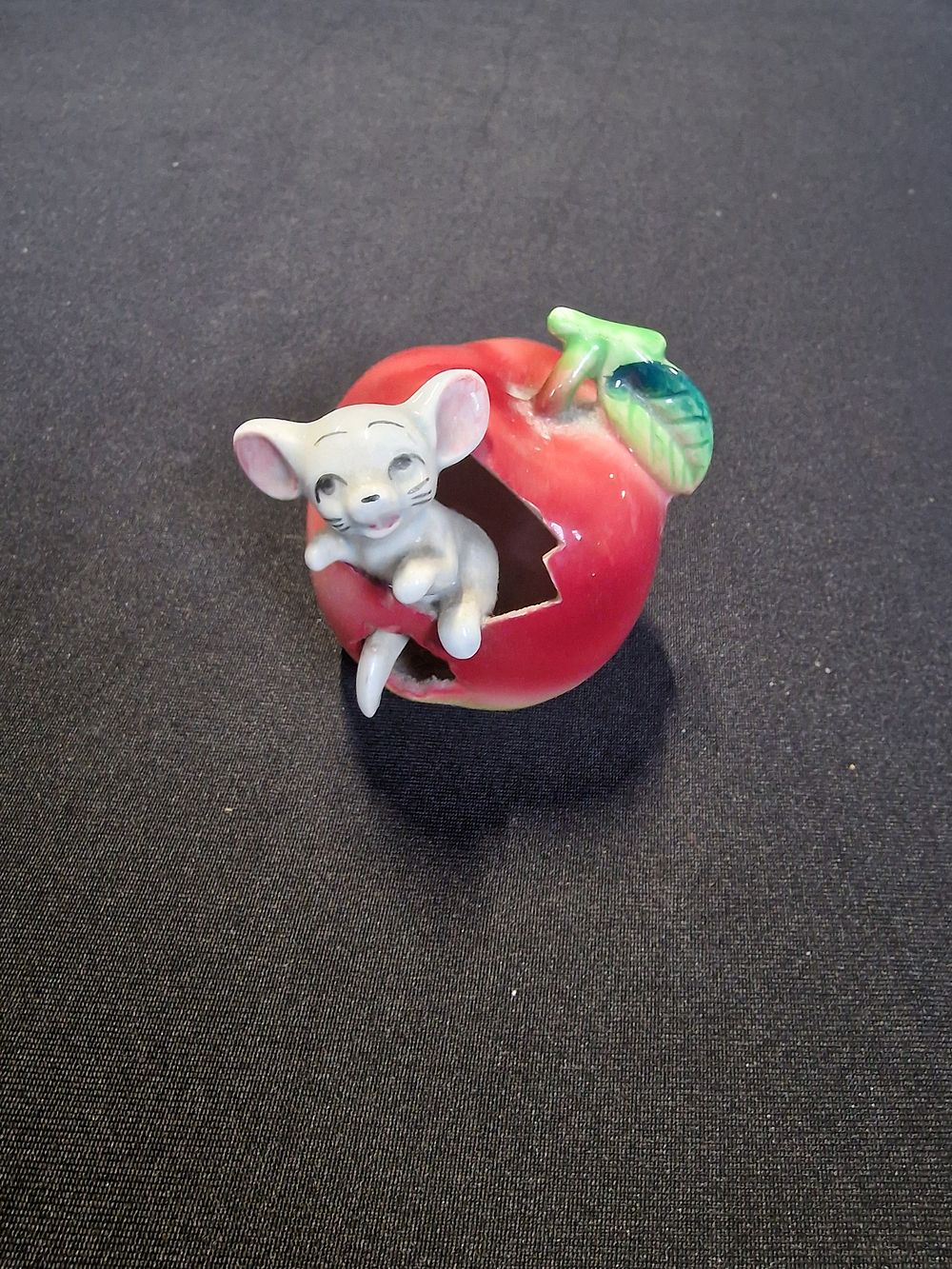 Lot 362: Vintage mouse in apple