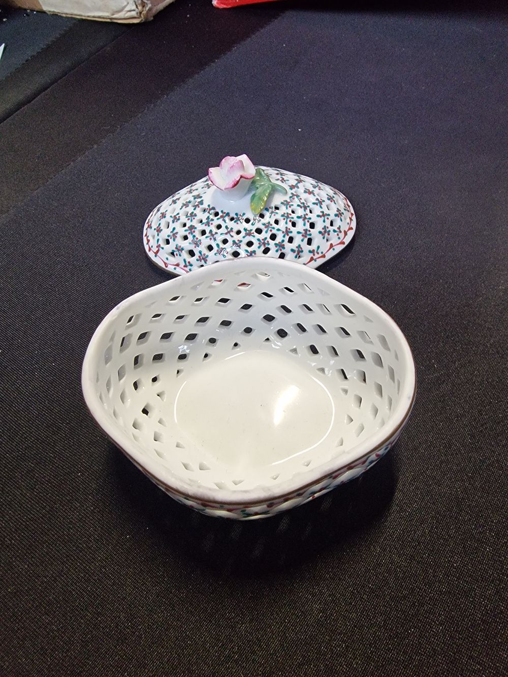 Lot 384: Pierced Lattice China Covered/Trinkets Box