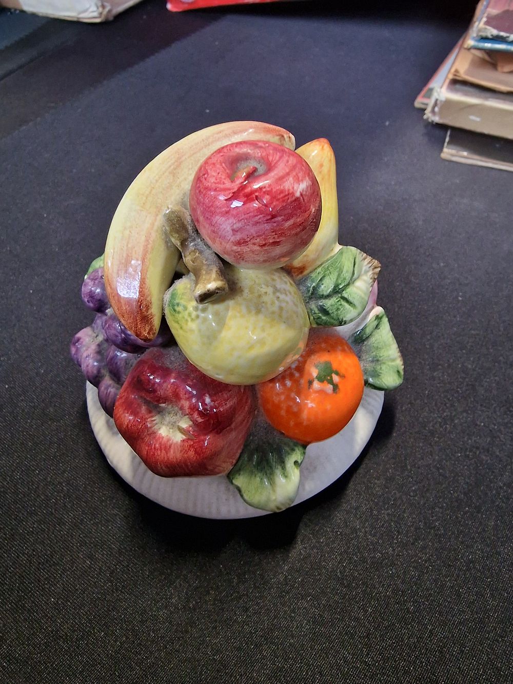 Lot 385: Table fruit bowl decoration