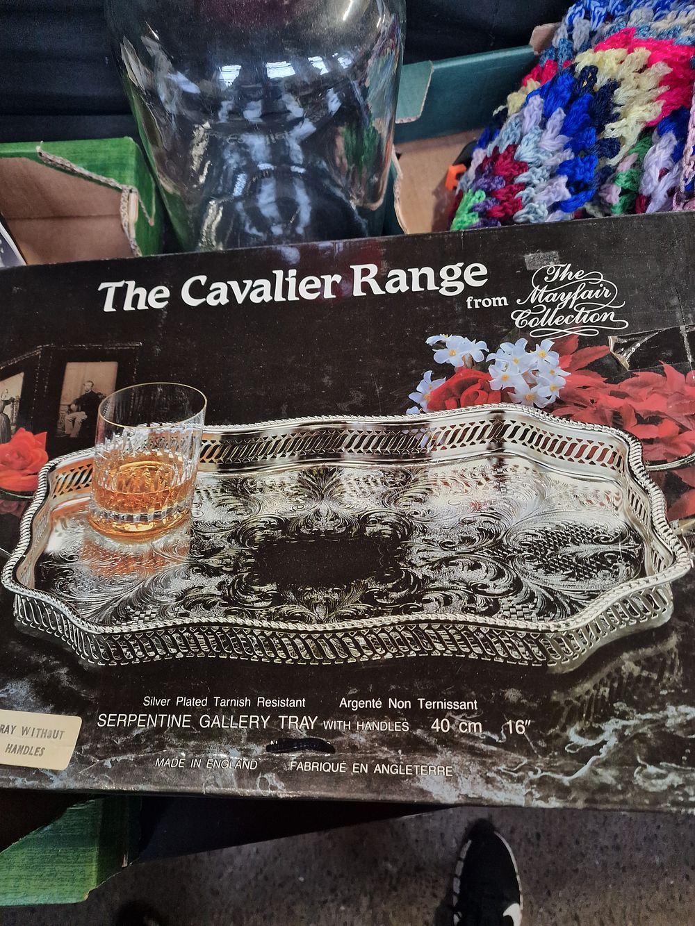 Lot 390: Serpentine gallery tray