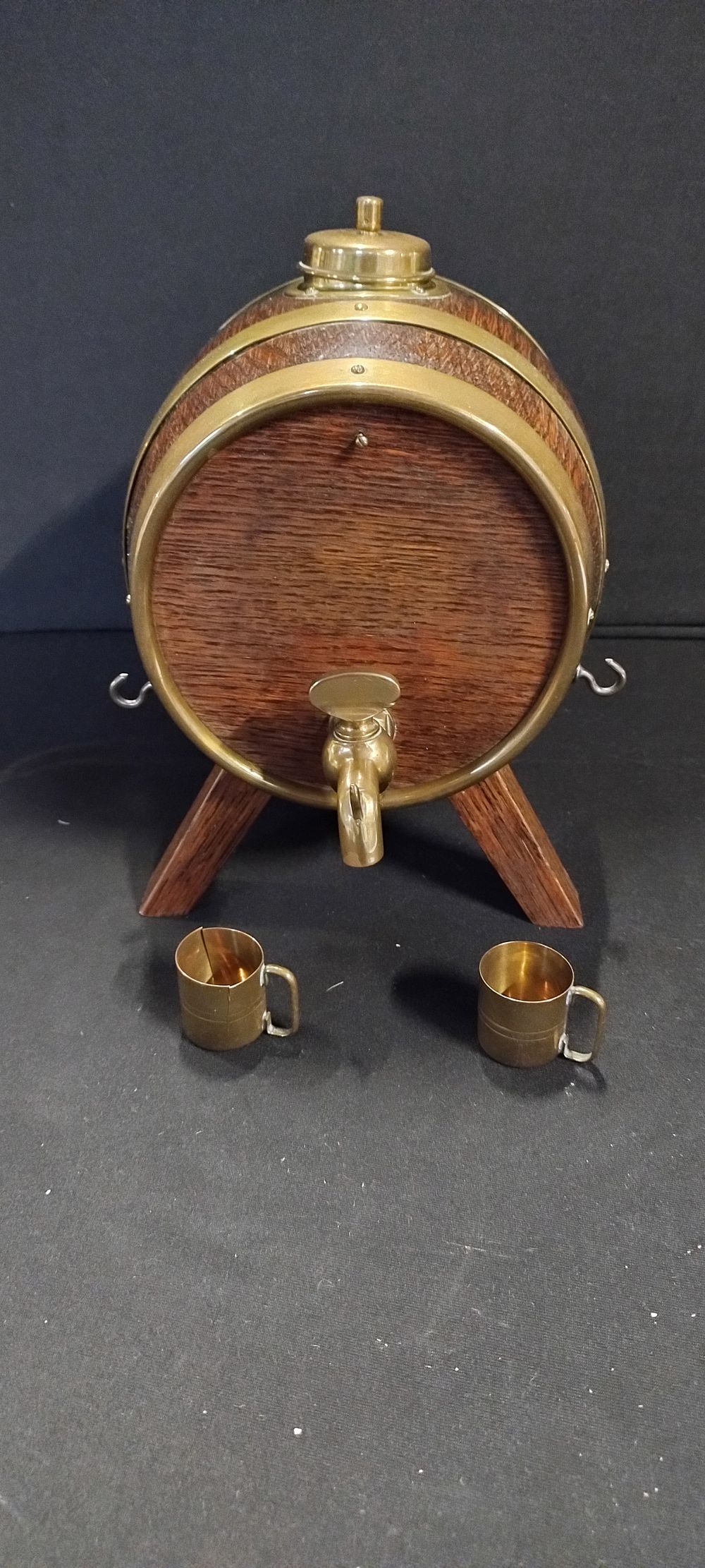 Lot 487: Oak and brass spirit barrel with brass Cups
