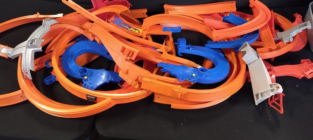 Lot 496: Bag of Hot wheels track