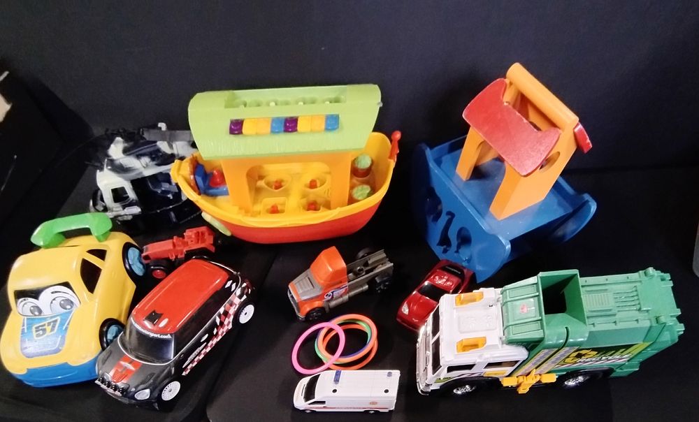 Lot 498: Box of mixed children's toys