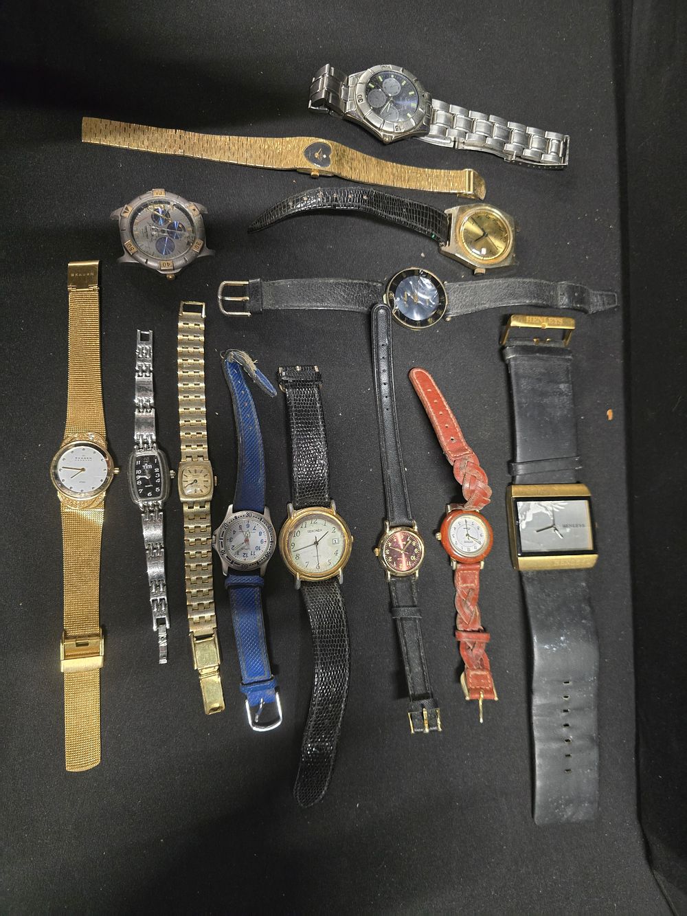 Lot 509: A selection of ladies and men's watches