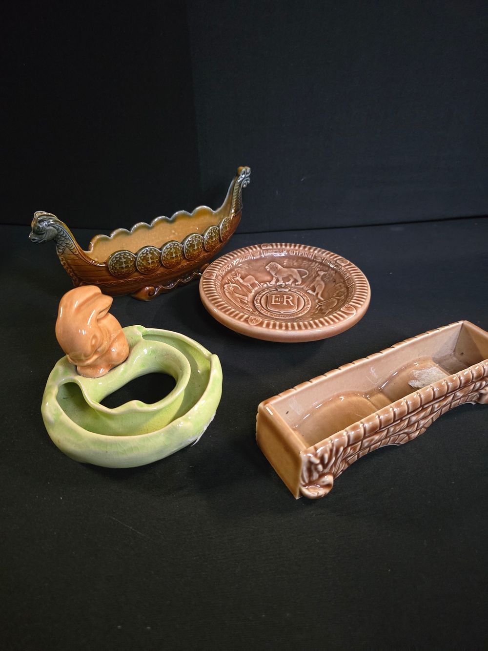 Lot 259: Wade and Hornsea Pottery