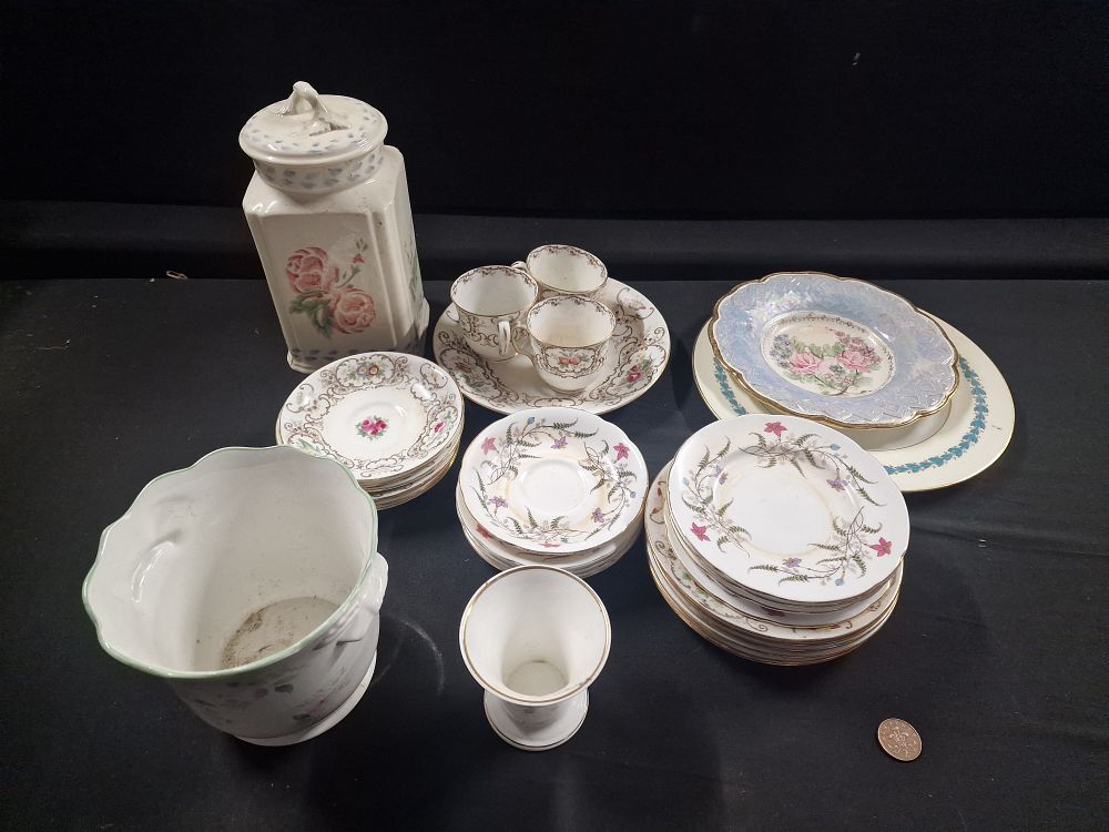 Lot 80: Selection of Vintage Items Inc Royal Winton