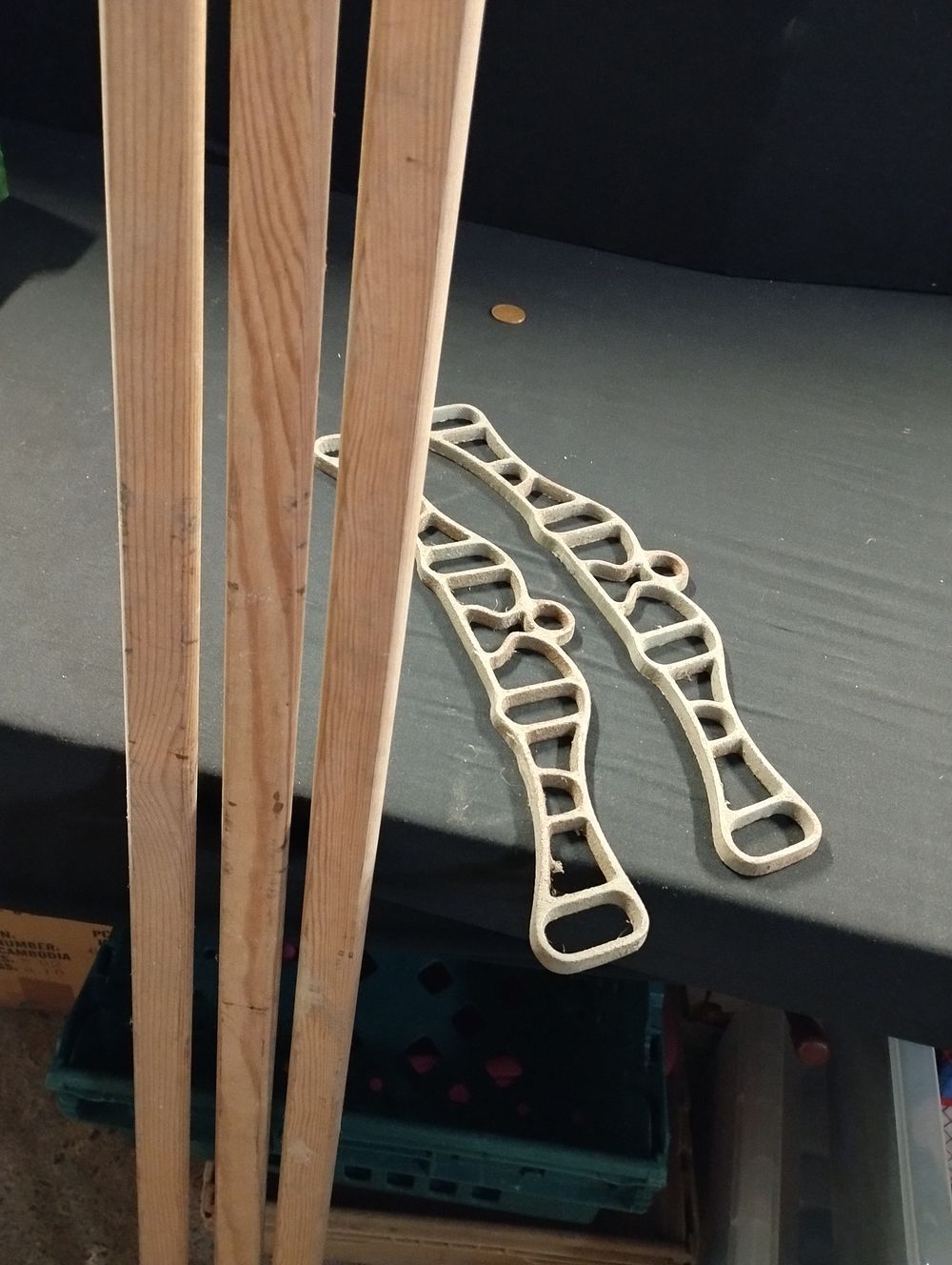 Lot 152: Drying Rack Parts. x3 2.4mt Laths and x2 Brackets