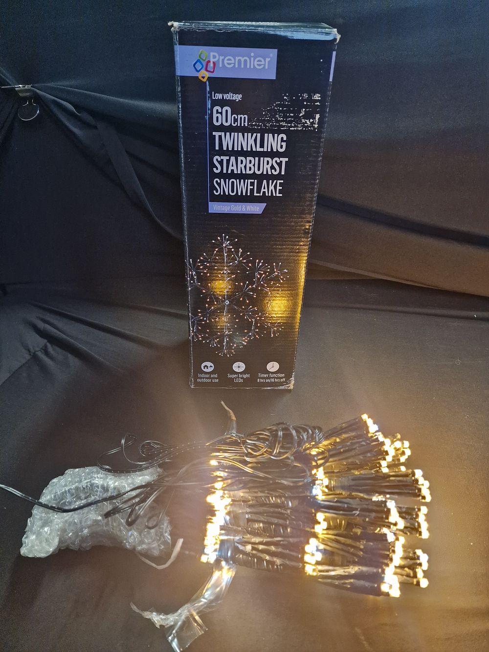 Lot 126: 60cm Twinkling Starburst Snowflake