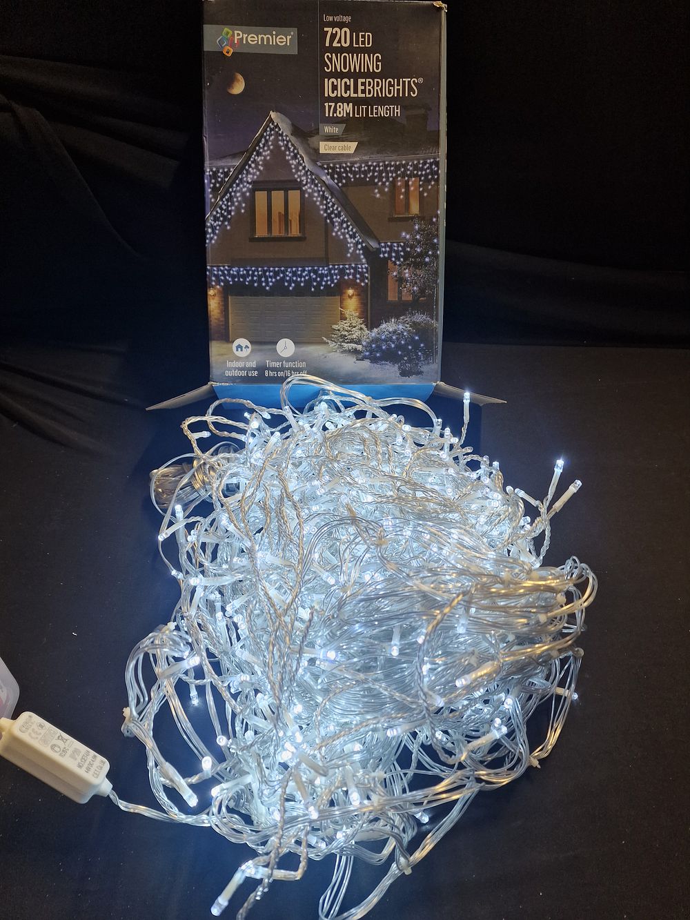 Lot 135: 720 LED Snowing Icicle Brights 17.8m Lit Length