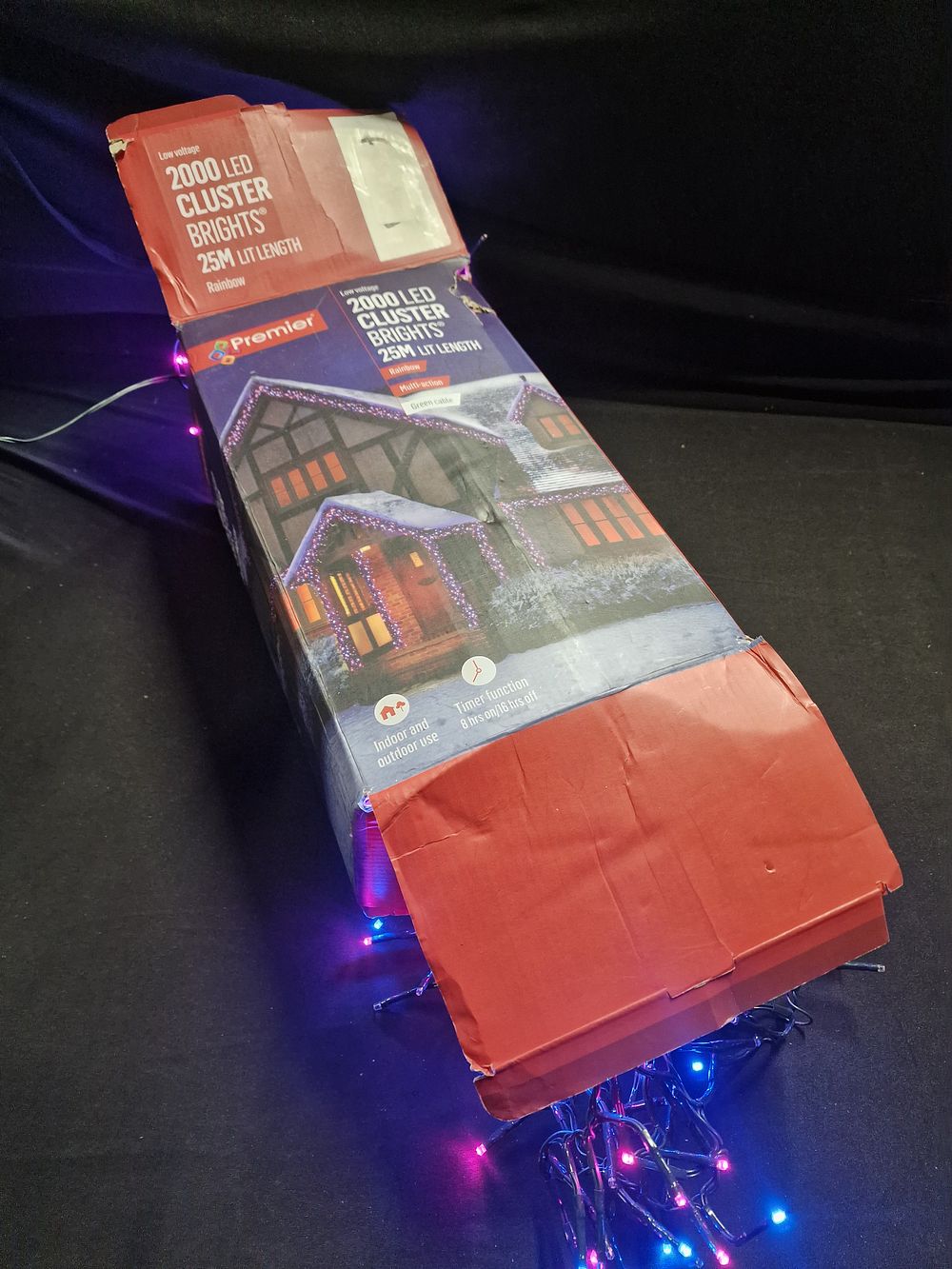Lot 138: 2000 LED Cluster Brights 25mt Lit Length Some Lights Not Working