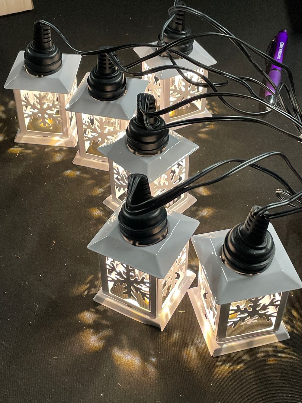 Lot 156: 6 snowflake lanterns GWO