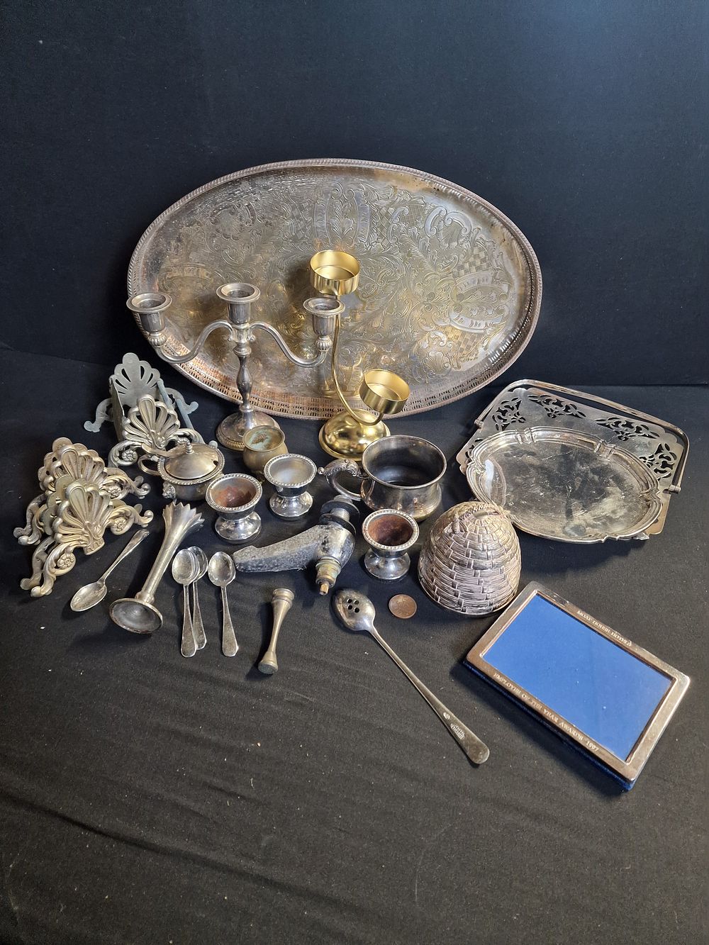 Lot 177: Selection of Mixed Metalware Inc Silver Plate