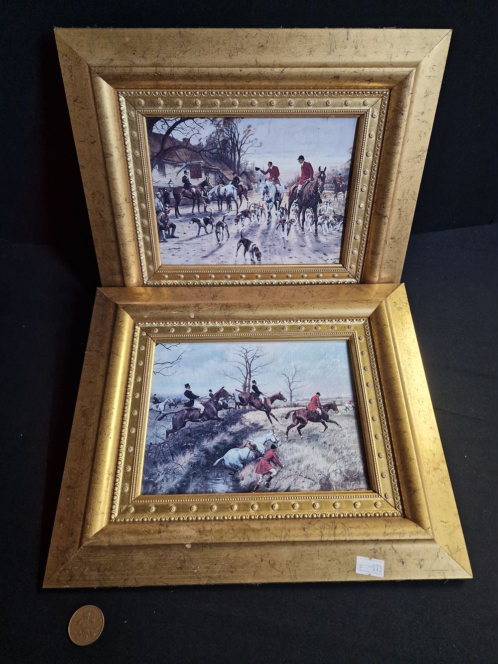 Lot 189: A pair of hunting pictures with gold frame