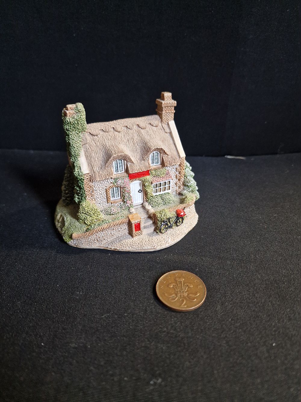 Lot 219: Lilliput Lane Mr Pinkertons Post Office