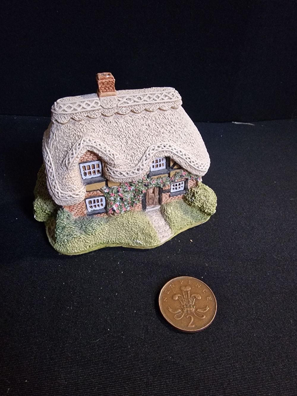 Lot 222: Lilliput Lane Bramble Cottage