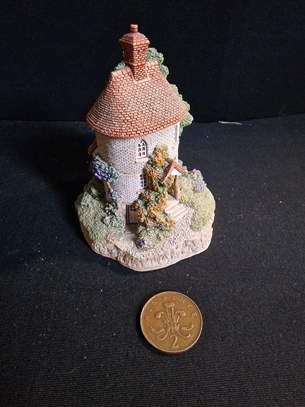Lot 224: Lilliput Lane Tea Caddy Cottage