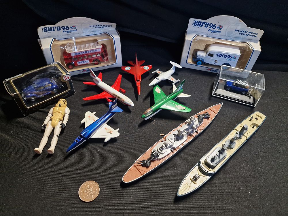 Lot 256: Selection of Retro and Vintage Toys Inc Matchbox and Days Gone