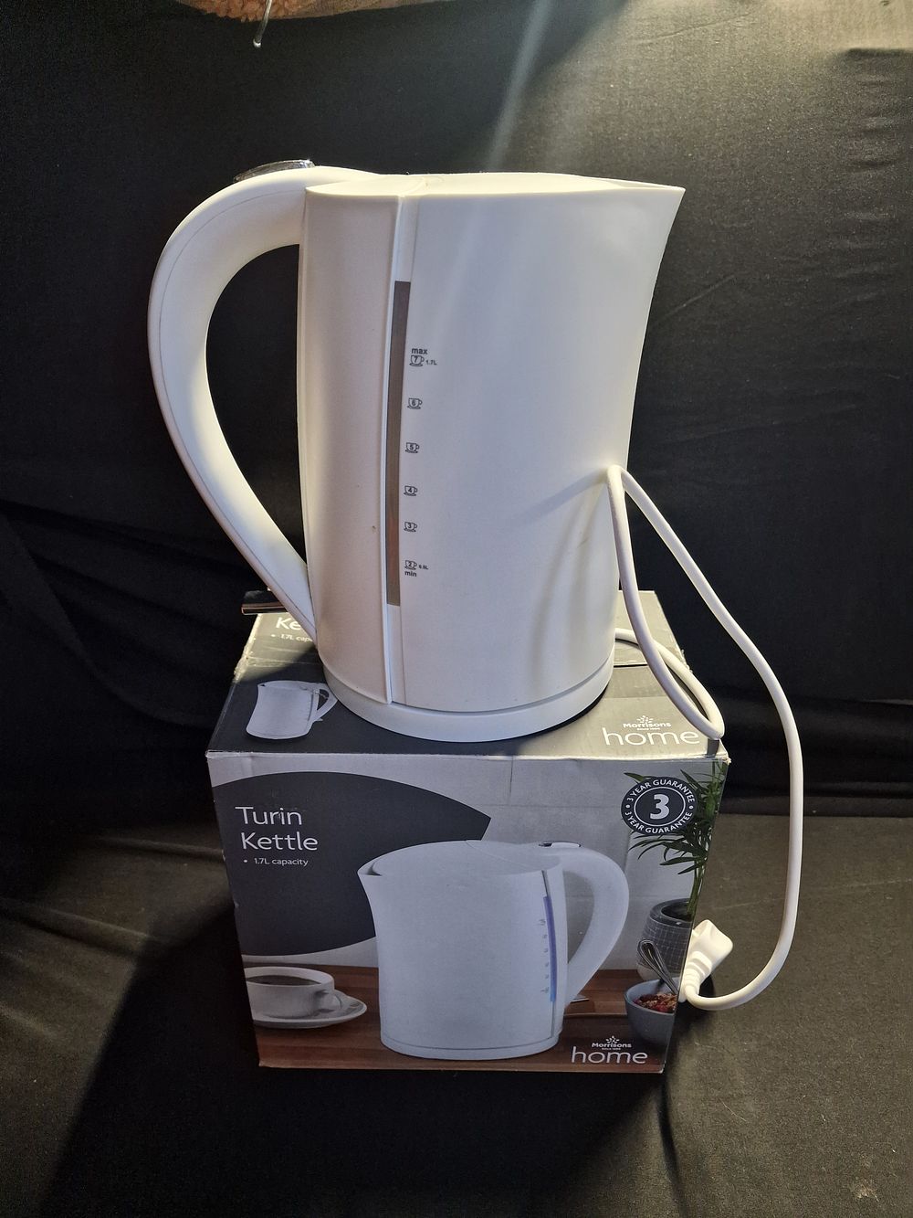 Lot 260: 1.7lt Turin Kettle. Tested for Power