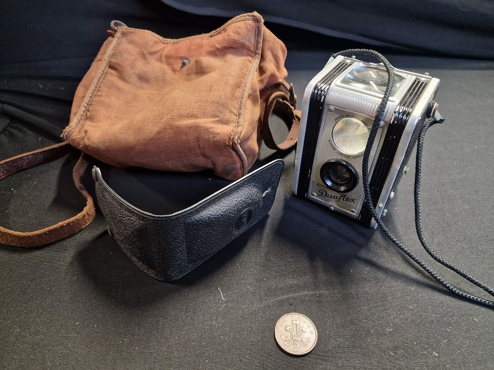 Lot 265: Vintage Kodak Duaflex Camera with Bag