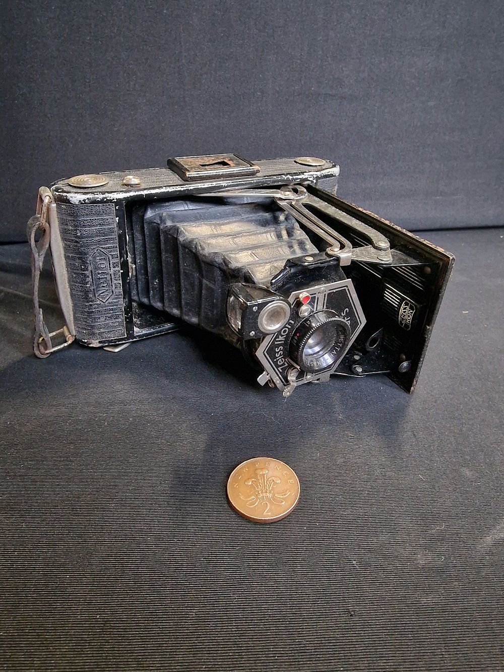 Lot 305: Vintage Zeiss Ikon Nettar S a/f
