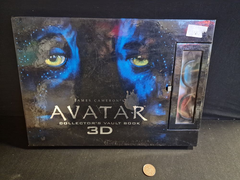 Lot 153: Avatar Collectors 3D Vault Book