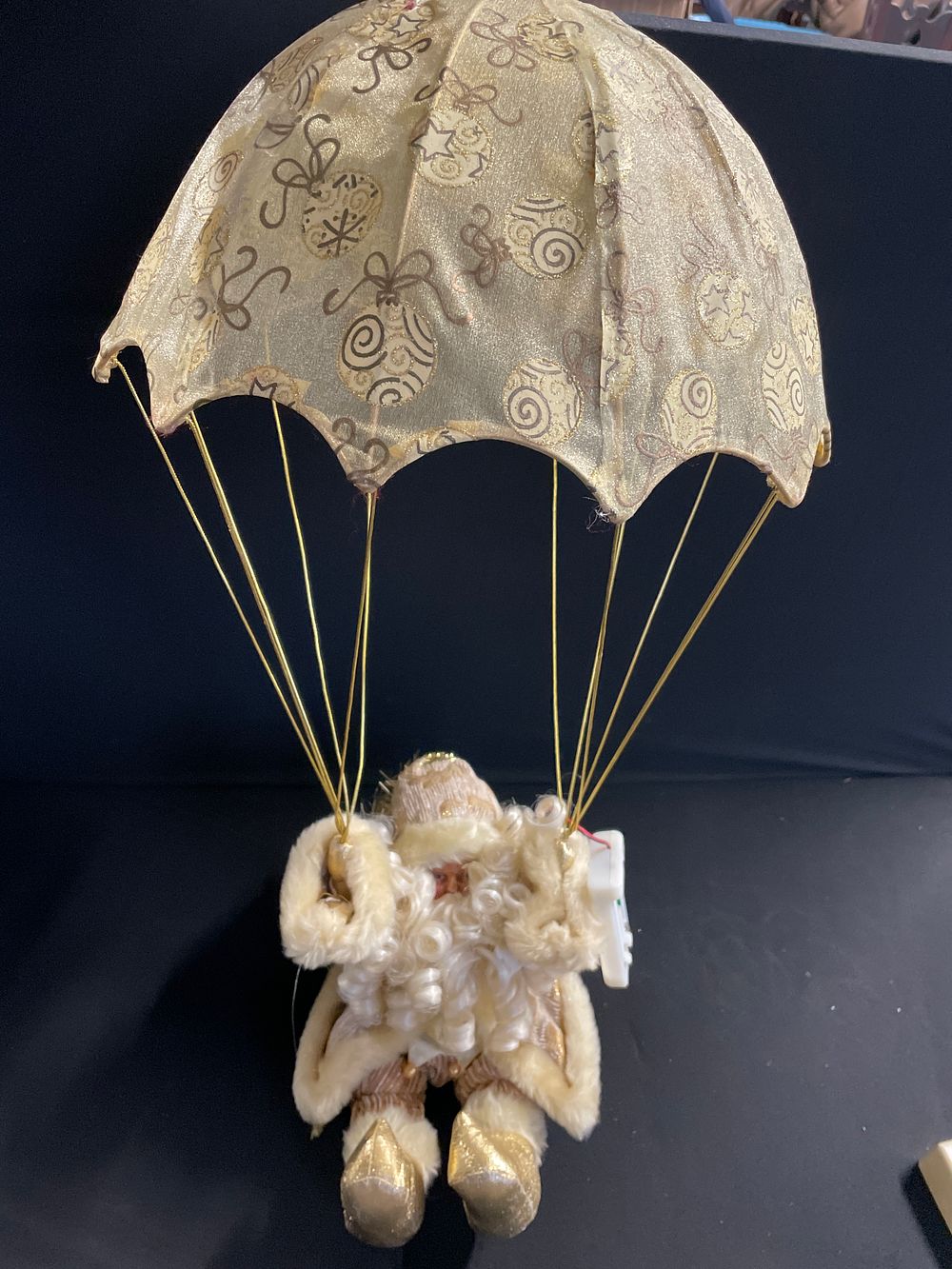 Lot 175: Parachuting Santa in gold