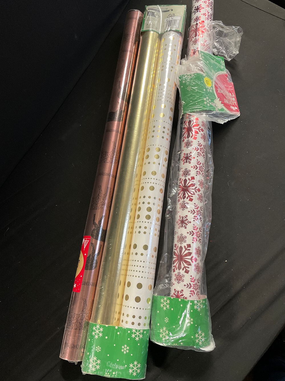 Lot 189: Selection of Christmas wrapping paper