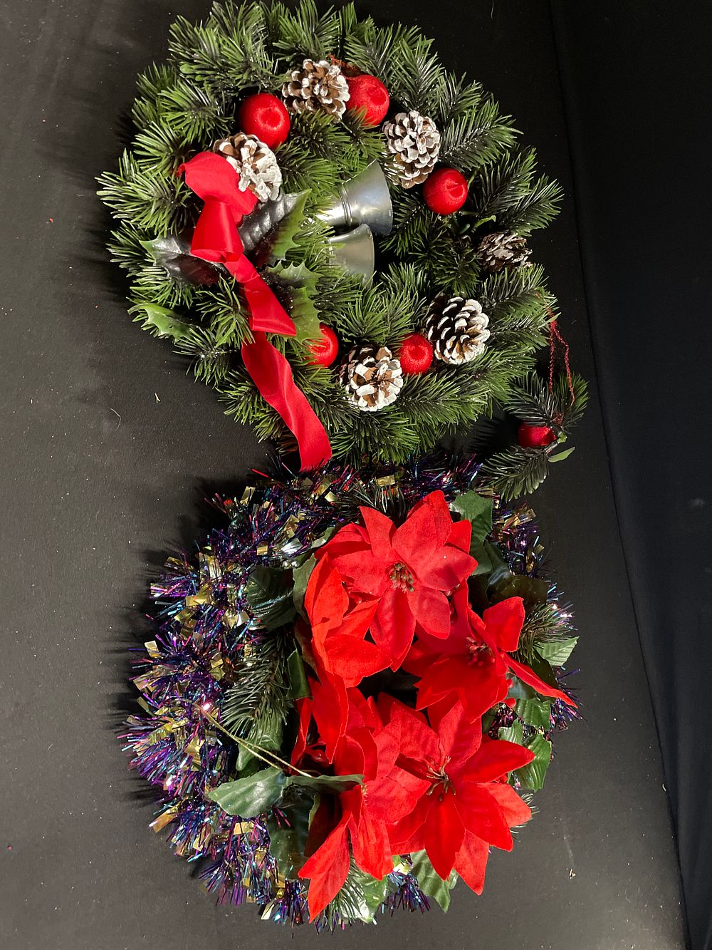 Lot 190: 2 Christmas wreaths