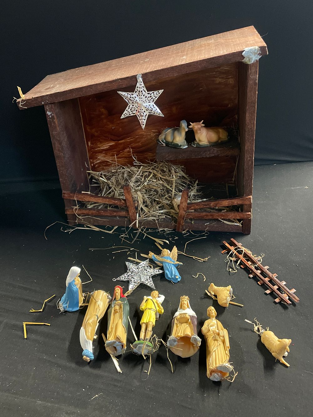 Lot 204: Nativity scene