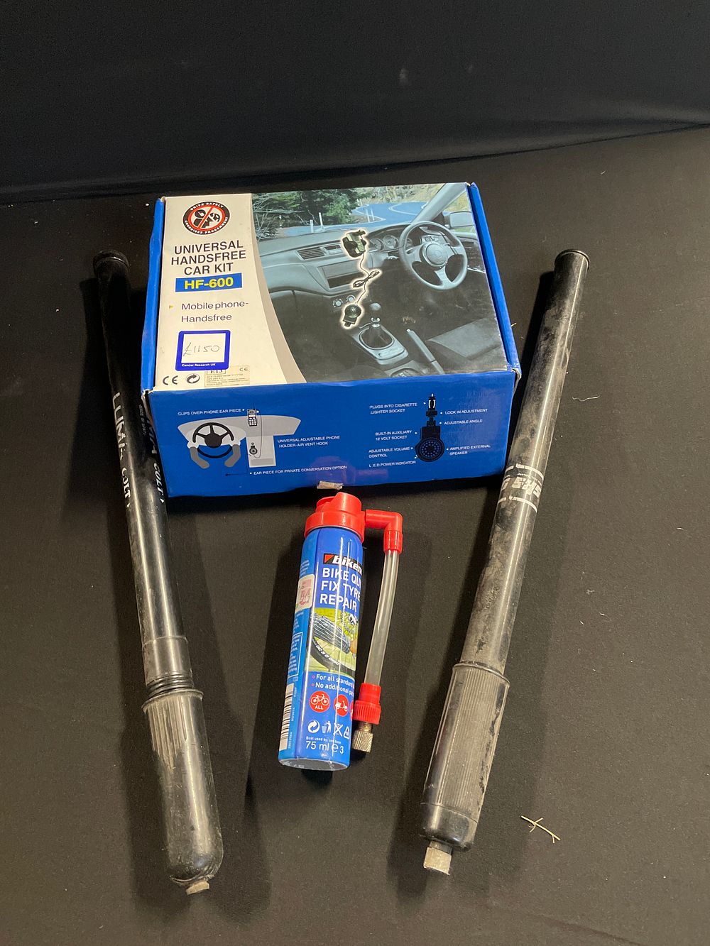 Lot 221: 2 x pumps, hands free car kit and bike tyre inflation kit