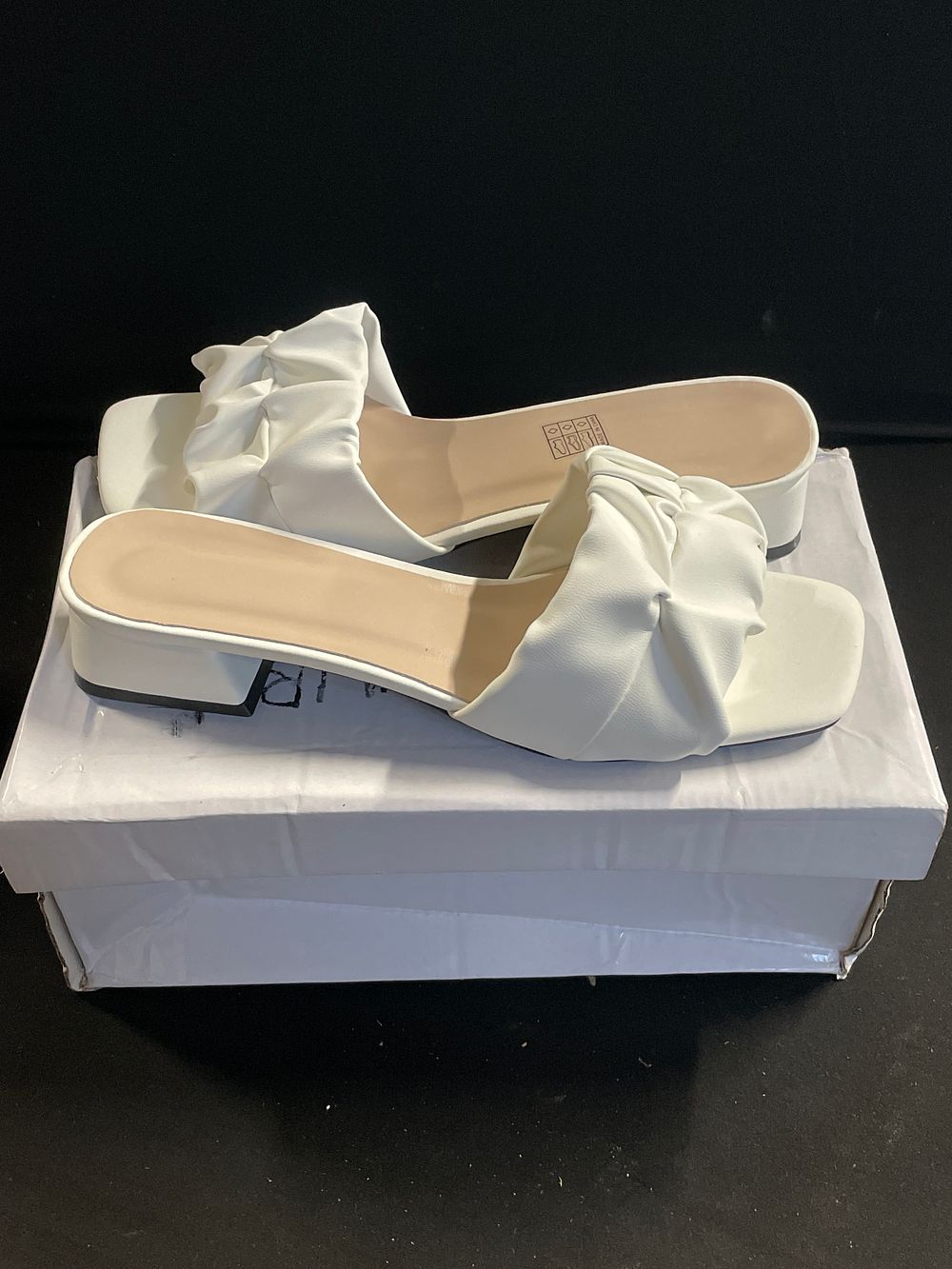 Lot 228: Pair of new shoes size 40