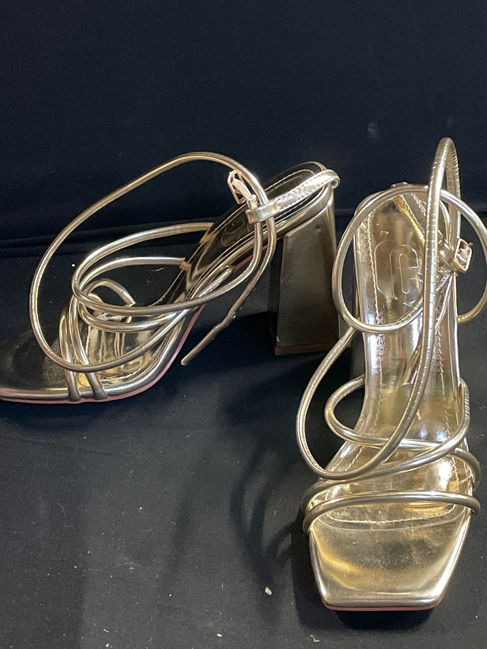 Lot 231: Pair of ladies gold fashion shoes size 38