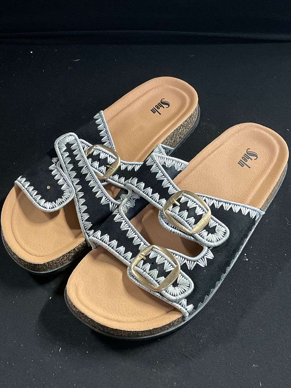 Lot 233: Pair of ladies sandles 7.5