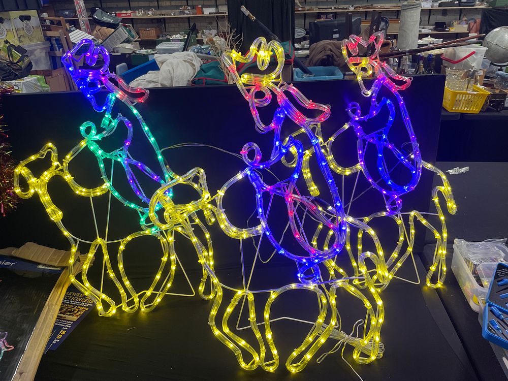 Lot 236: 70cm 3 wise men on camels rope light