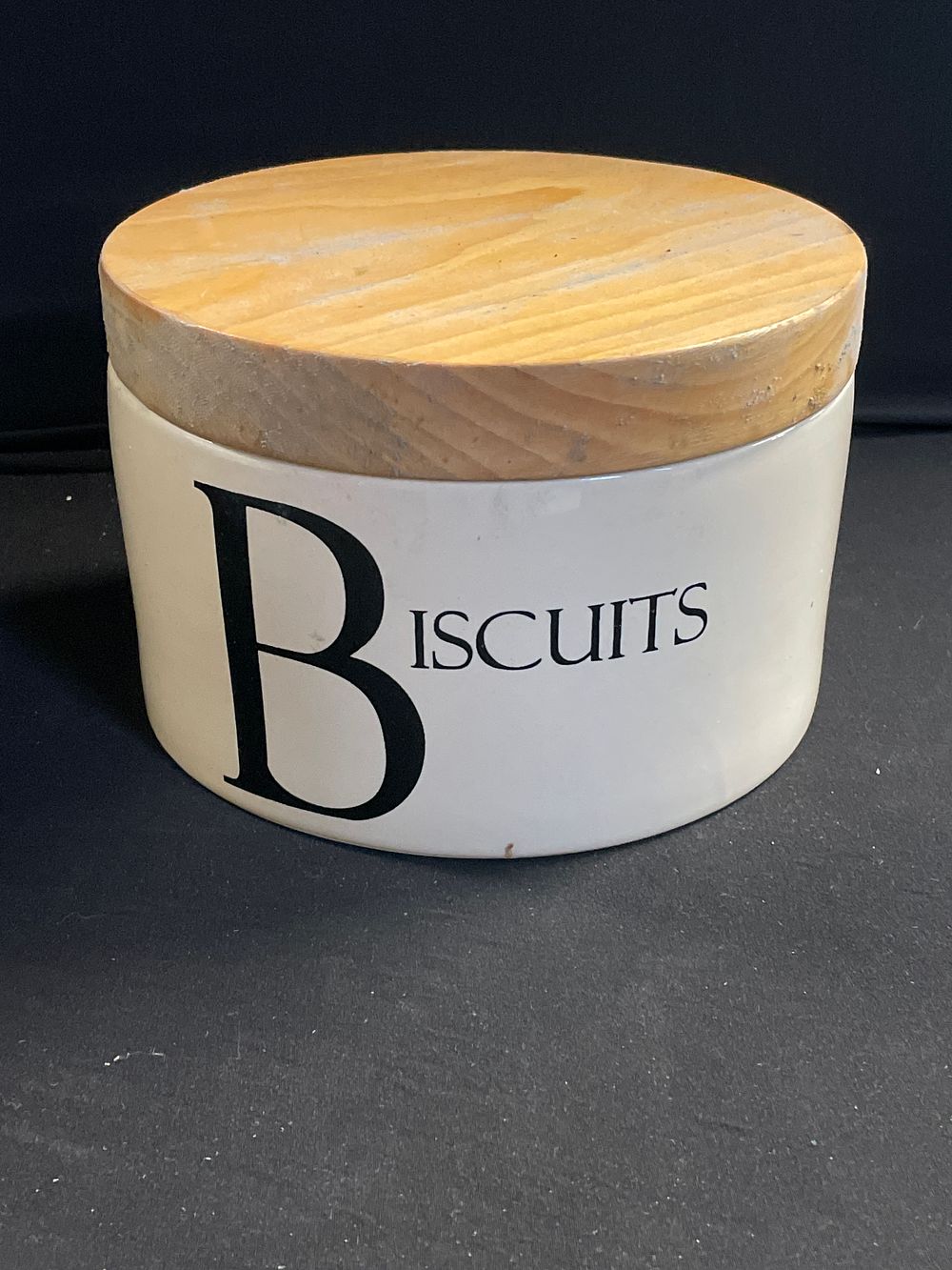 Lot 245: Biscuit jar