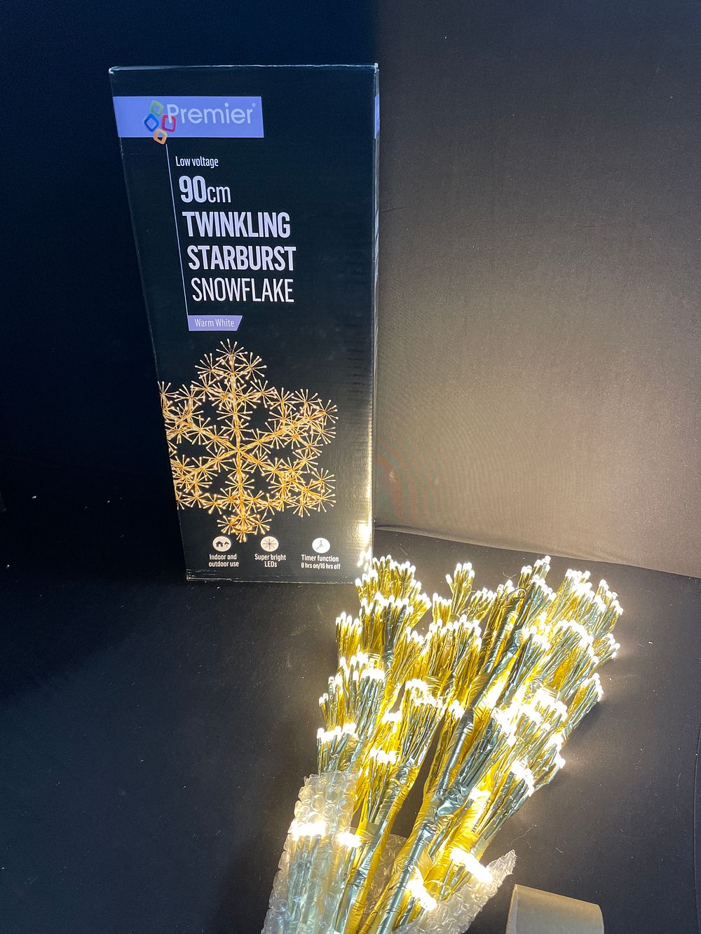 Lot 272: 90cm twinkling starburst snowflake