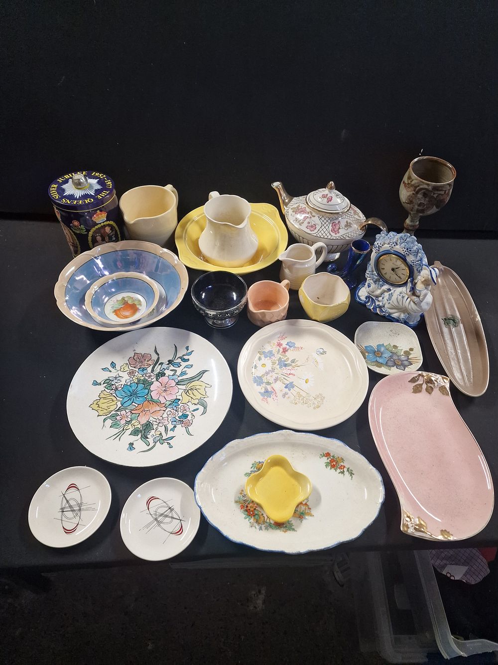 Lot 289: Mixed Selection of Vintage Collectable Items Inc Carltonware and Poole Pottery