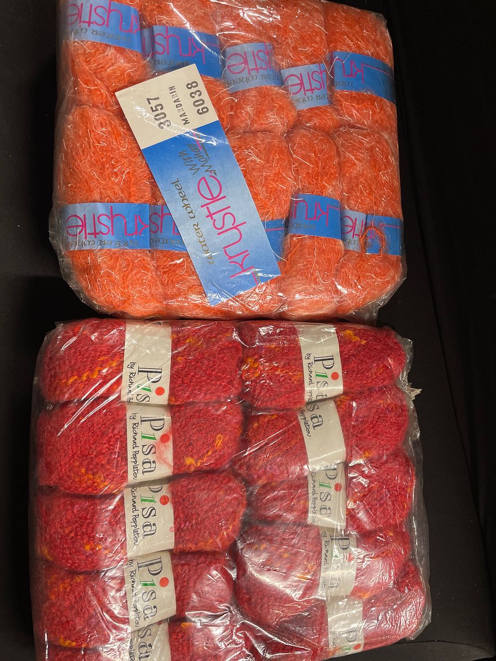 Lot 303: 2 new packs of wool