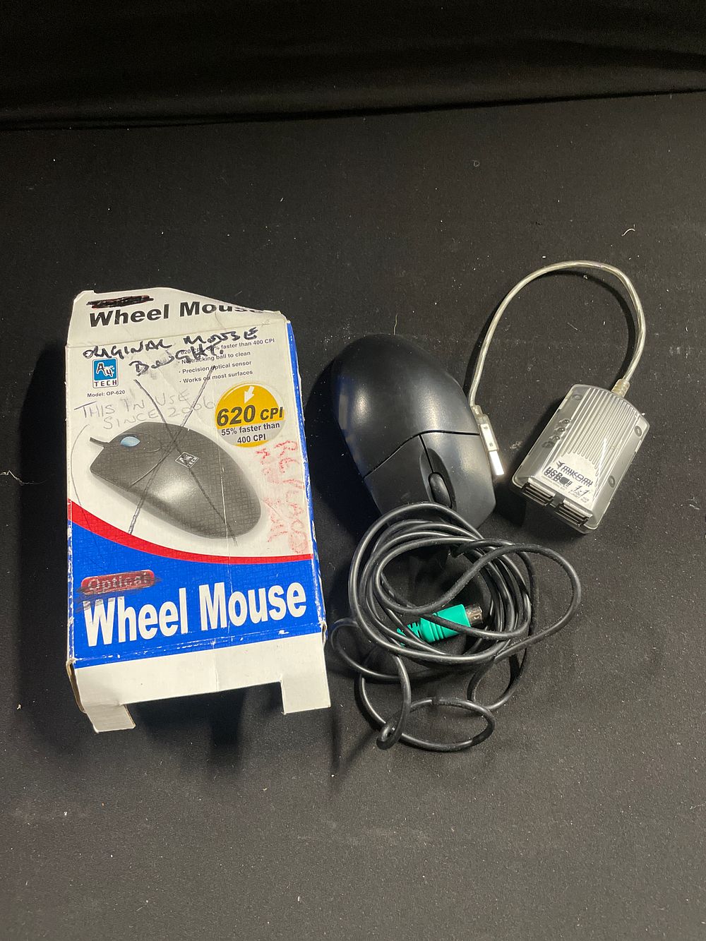 Lot 304: Mouse and 4 way USB reader