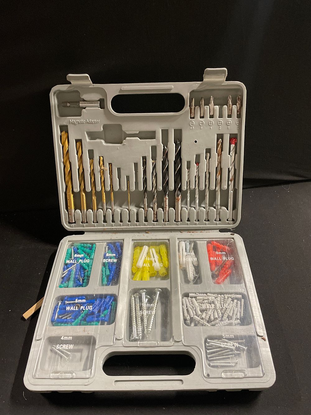 Lot 316: Drill and screw set