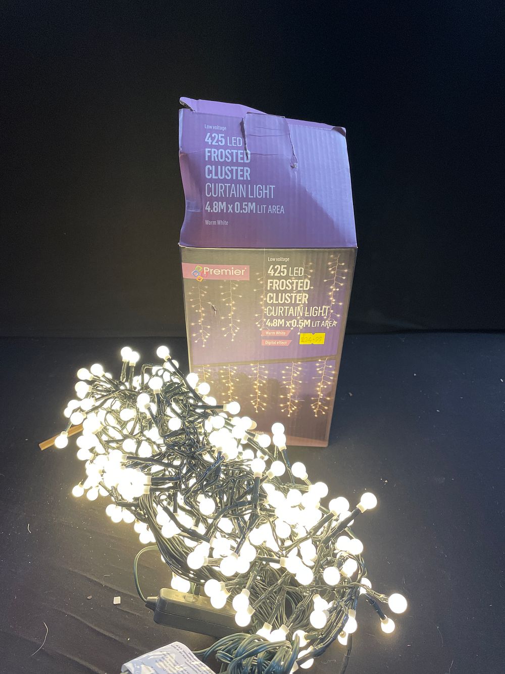 Lot 318: 425 frosted cluster curtain light