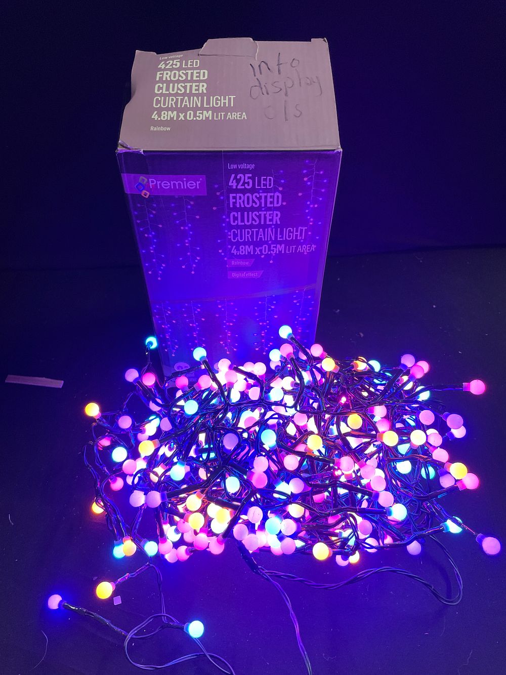 Lot 320: 425 rainbow frosted cluster curtain lights