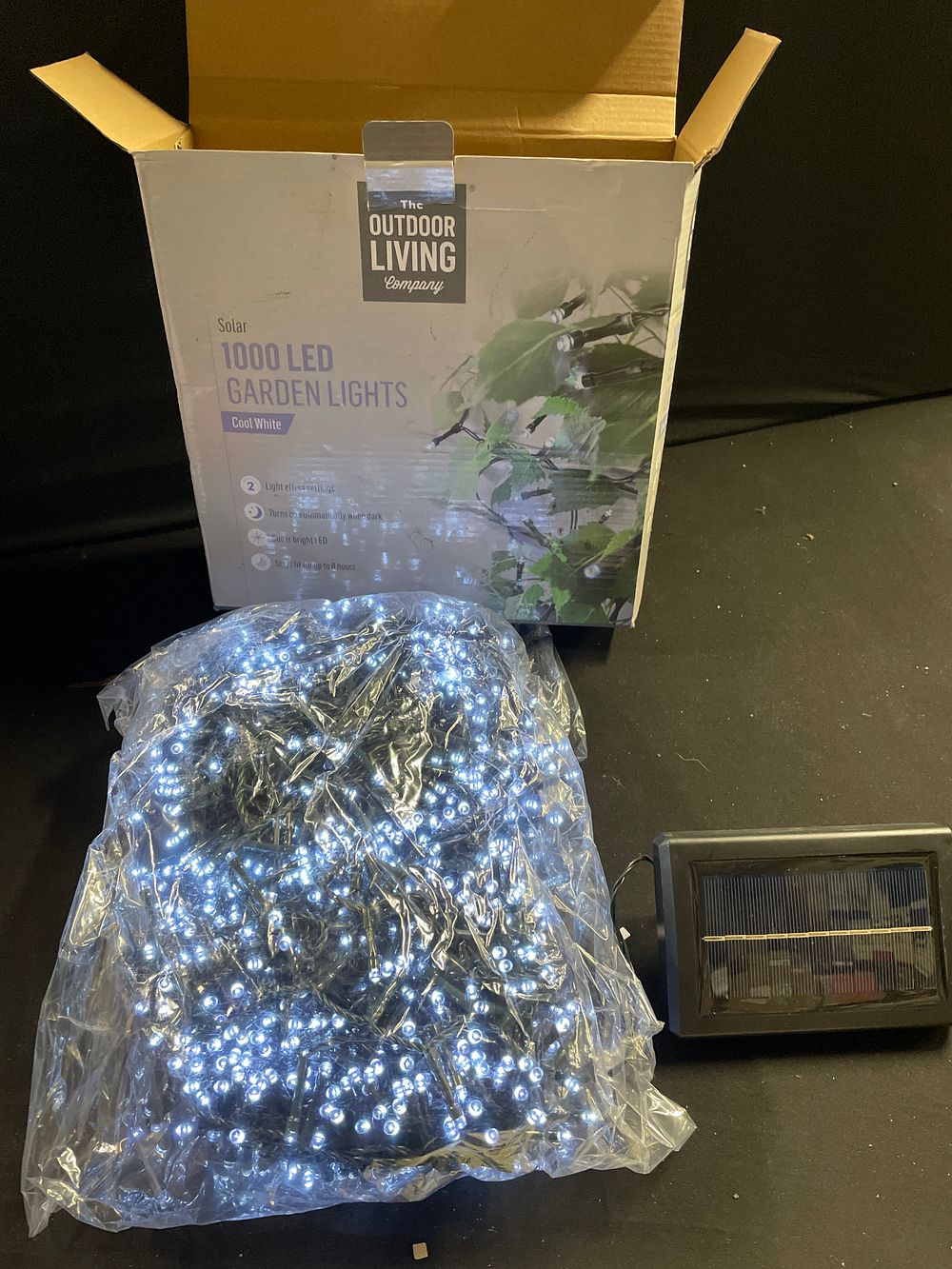 Lot 322: 1000 LED solar powered garden lights