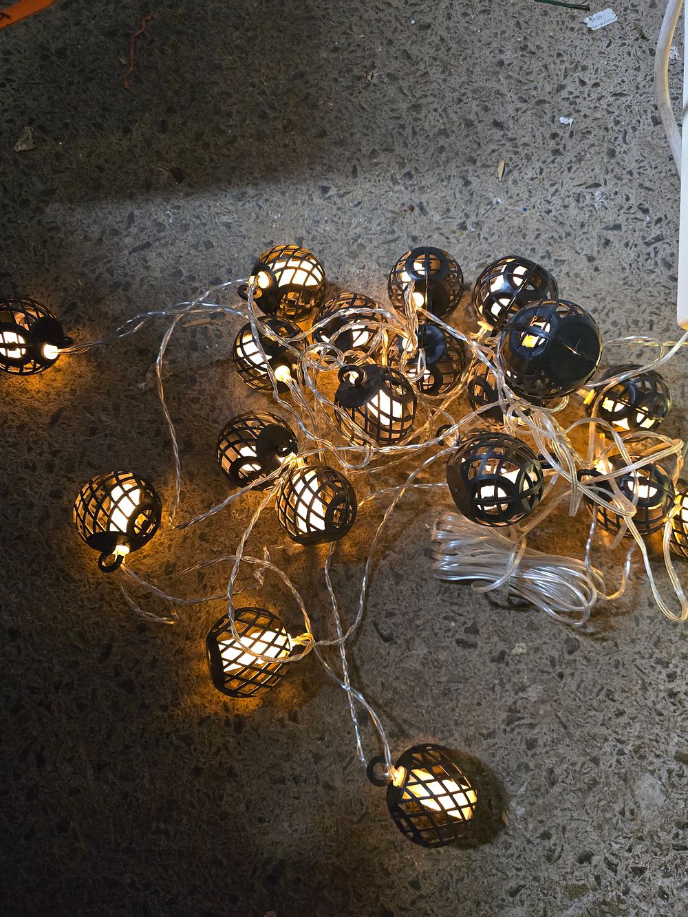 Lot 336: Twinkling Christmas warm white lights