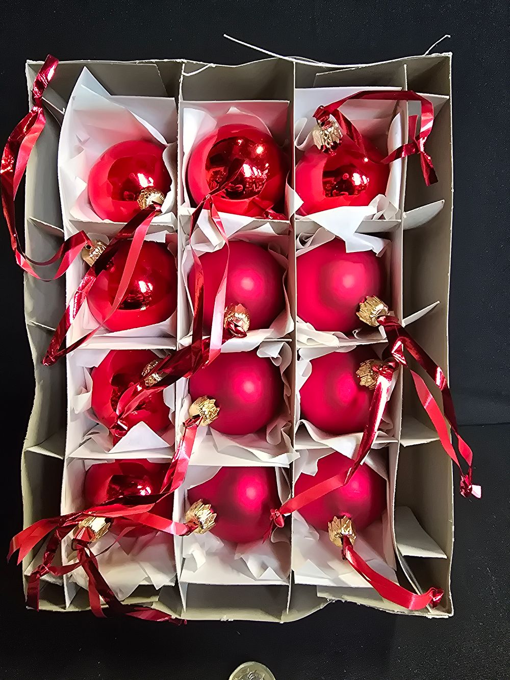 Lot 359: 12 red baubles
